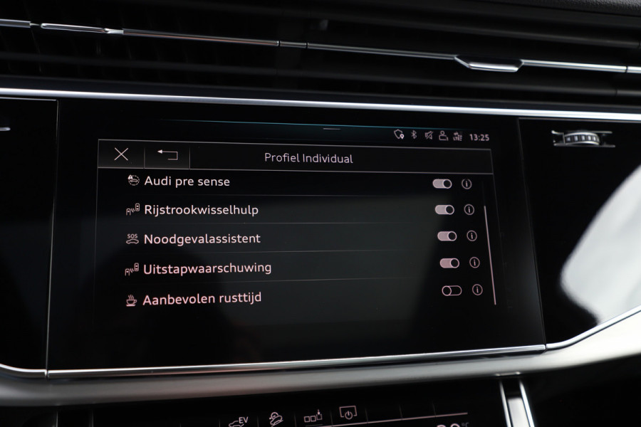 Audi Q7 55 TFSI e quattro S-line | 394PK | Luchtvering | Keyless-go | Sfeerverlichting | Memory | Bose | Pano | Leder | ACC | Standkache Audi Q7 55 TFSI e quattro S-line | 394PK | Luchtvering | Keyless-go | Sfeerverlichting | Memory | Bose | Pano | Leder | ACC | Standkache
