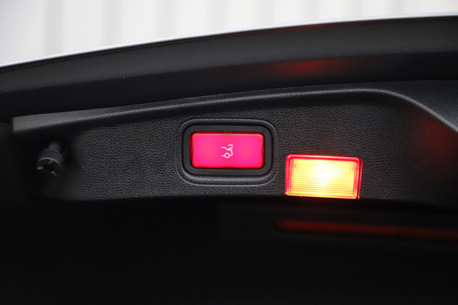 Mercedes-Benz C-Klasse Coupé 250 Night Edition Aut9 | 211PK | Pano | Memory | Burmester | Sfeerverlichting | ILS | Seleniet Magno | NL-Auto | 2018.