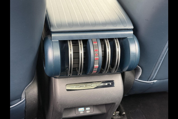 BYD ATTO 3 Comfort 60 kWh Onderhoud gehad bij BYD direct leverbaar RIJKLAAR INCL. FABR. GARANTIE T/M 2029 | AANDRIJFLIJN EN ACCU ZELFS T/M 203