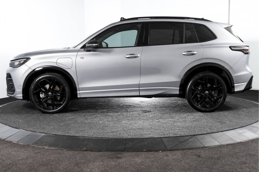 Volkswagen Tiguan 1.5 eHybrid 272 PK R-Line Edition | Black Style | Assistance Plus | Elek. Trekhaak | S/K-panodak | IQ Light | Adapt. Cruise | Stoel-+stuurverw. | NAV+App. Connect | 360 Camera | LM 20" | 9936
