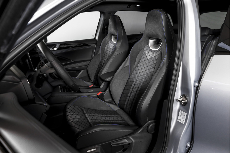 Volkswagen Tiguan 1.5 eHybrid 272 PK R-Line Edition | Black Style | Assistance Plus | Elek. Trekhaak | S/K-panodak | IQ Light | Adapt. Cruise | Stoel-+stuurverw. | NAV+App. Connect | 360 Camera | LM 20" | 9936