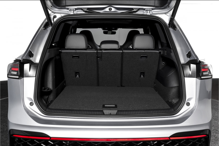 Volkswagen Tiguan 1.5 eHybrid 272 PK R-Line Edition | Black Style | Assistance Plus | Elek. Trekhaak | S/K-panodak | IQ Light | Adapt. Cruise | Stoel-+stuurverw. | NAV+App. Connect | 360 Camera | LM 20" | 9936