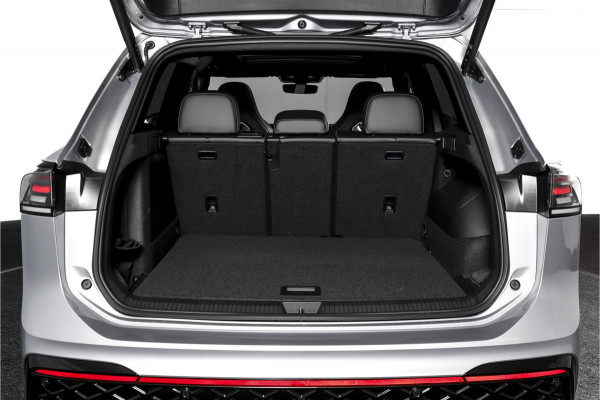 Volkswagen Tiguan 1.5 eHybrid 272 PK R-Line Edition | Black Style | Assistance Plus | Elek. Trekhaak | S/K-panodak | IQ Light | Adapt. Cruise | Stoel-+stuurverw. | NAV+App. Connect | 360 Camera | LM 20" | 9936