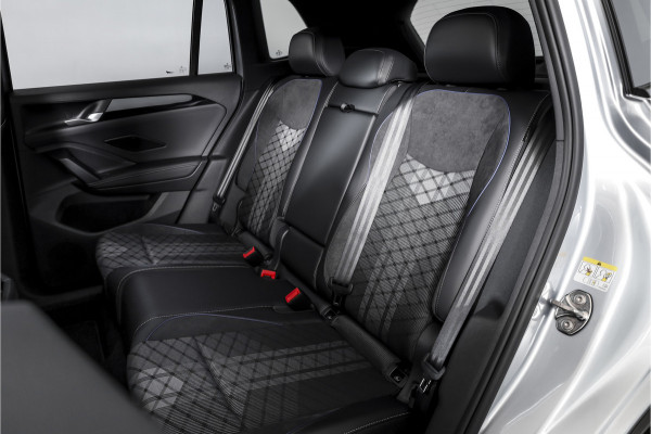 Volkswagen Tiguan 1.5 eHybrid 272 PK R-Line Edition | Black Style | Assistance Plus | Elek. Trekhaak | S/K-panodak | IQ Light | Adapt. Cruise | Stoel-+stuurverw. | NAV+App. Connect | 360 Camera | LM 20" | 9936