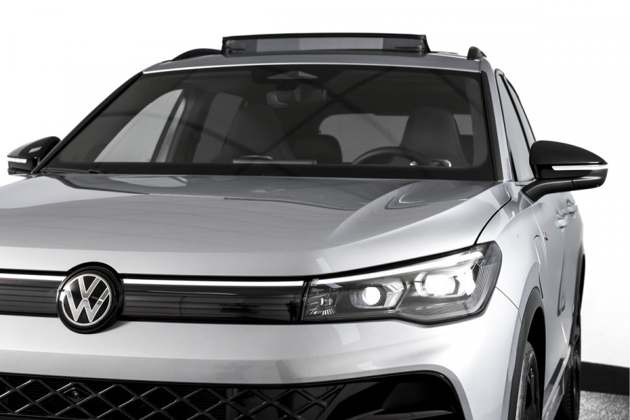 Volkswagen Tiguan 1.5 eHybrid 272 PK R-Line Edition | Black Style | Assistance Plus | Elek. Trekhaak | S/K-panodak | IQ Light | Adapt. Cruise | Stoel-+stuurverw. | NAV+App. Connect | 360 Camera | LM 20" | 9936