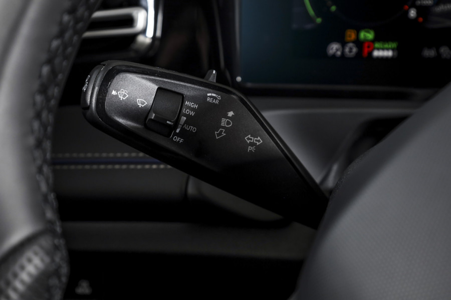 Volkswagen Tiguan 1.5 eHybrid 272 PK R-Line Edition | Black Style | Assistance Plus | Elek. Trekhaak | S/K-panodak | IQ Light | Adapt. Cruise | Stoel-+stuurverw. | NAV+App. Connect | 360 Camera | LM 20" | 9936