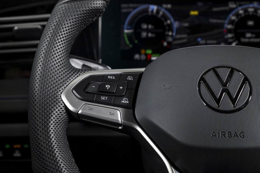 Volkswagen Tiguan 1.5 eHybrid 272 PK R-Line Edition | Black Style | Assistance Plus | Elek. Trekhaak | S/K-panodak | IQ Light | Adapt. Cruise | Stoel-+stuurverw. | NAV+App. Connect | 360 Camera | LM 20" | 9936