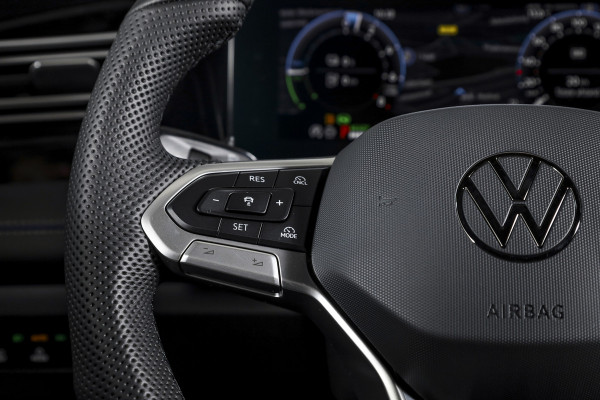 Volkswagen Tiguan 1.5 eHybrid 272 PK R-Line Edition | Black Style | Assistance Plus | Elek. Trekhaak | S/K-panodak | IQ Light | Adapt. Cruise | Stoel-+stuurverw. | NAV+App. Connect | 360 Camera | LM 20" | 9936