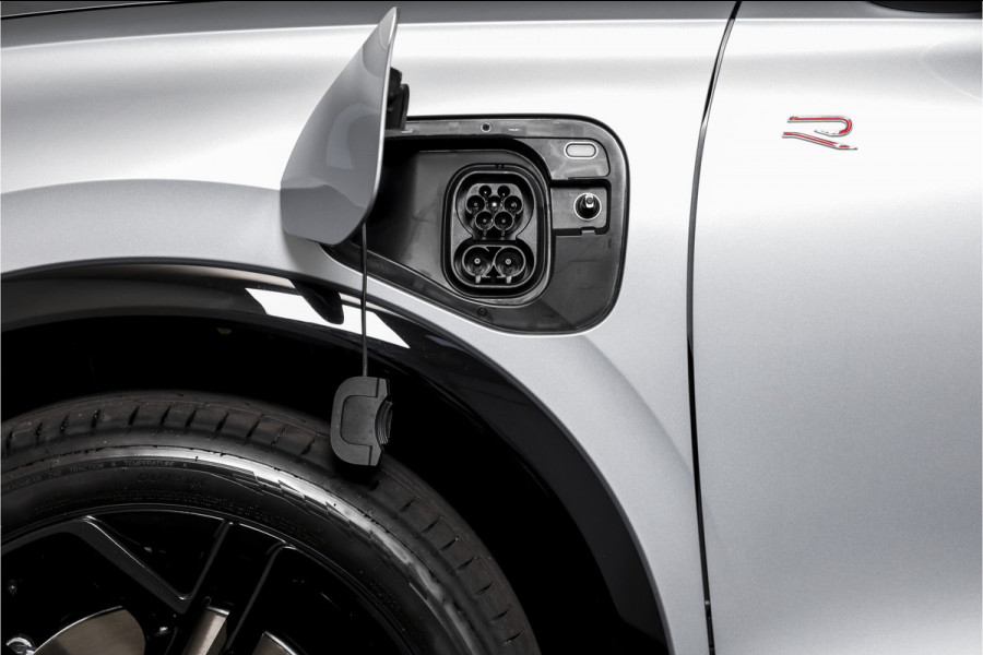 Volkswagen Tiguan 1.5 eHybrid 272 PK R-Line Edition | Black Style | Assistance Plus | Elek. Trekhaak | S/K-panodak | IQ Light | Adapt. Cruise | Stoel-+stuurverw. | NAV+App. Connect | 360 Camera | LM 20" | 9936