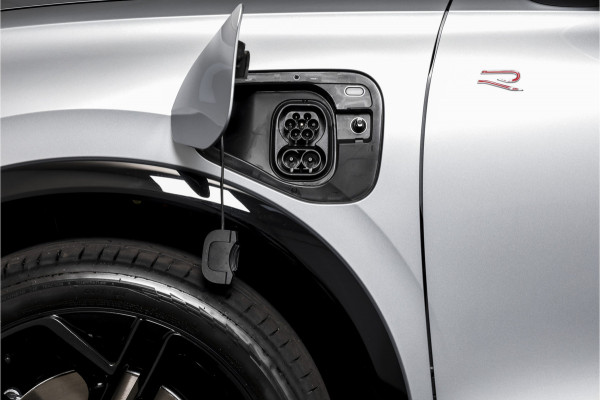 Volkswagen Tiguan 1.5 eHybrid 272 PK R-Line Edition | Black Style | Assistance Plus | Elek. Trekhaak | S/K-panodak | IQ Light | Adapt. Cruise | Stoel-+stuurverw. | NAV+App. Connect | 360 Camera | LM 20" | 9936