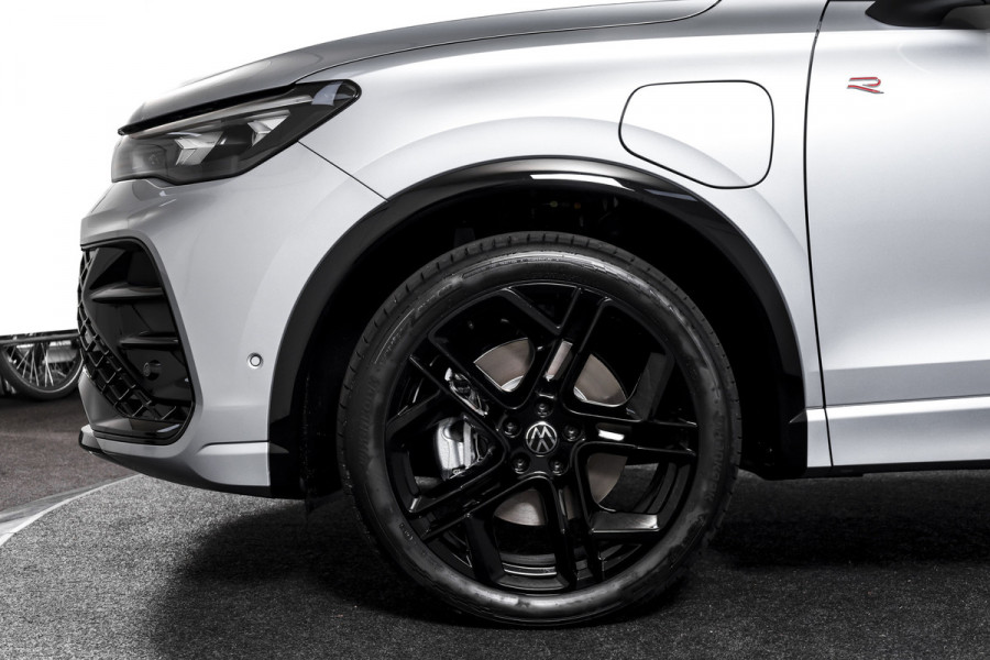 Volkswagen Tiguan 1.5 eHybrid 272 PK R-Line Edition | Black Style | Assistance Plus | Elek. Trekhaak | S/K-panodak | IQ Light | Adapt. Cruise | Stoel-+stuurverw. | NAV+App. Connect | 360 Camera | LM 20" | 9936