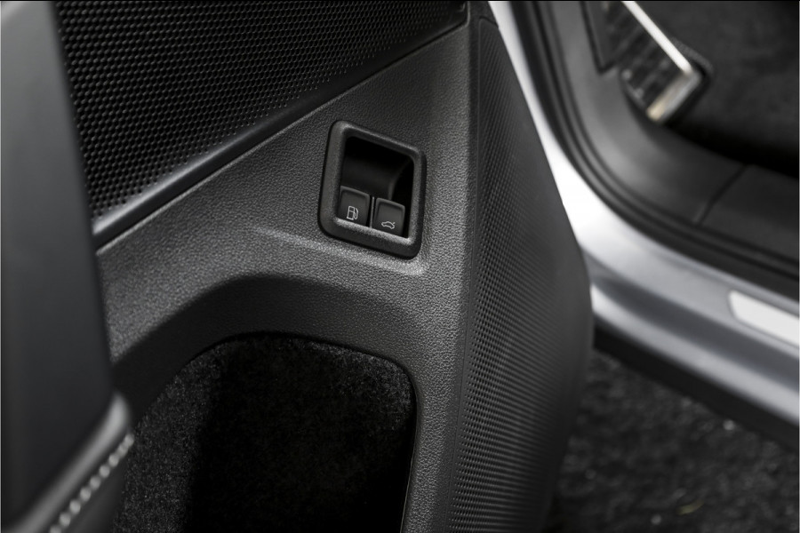 Volkswagen Tiguan 1.5 eHybrid 272 PK R-Line Edition | Black Style | Assistance Plus | Elek. Trekhaak | S/K-panodak | IQ Light | Adapt. Cruise | Stoel-+stuurverw. | NAV+App. Connect | 360 Camera | LM 20" | 9936