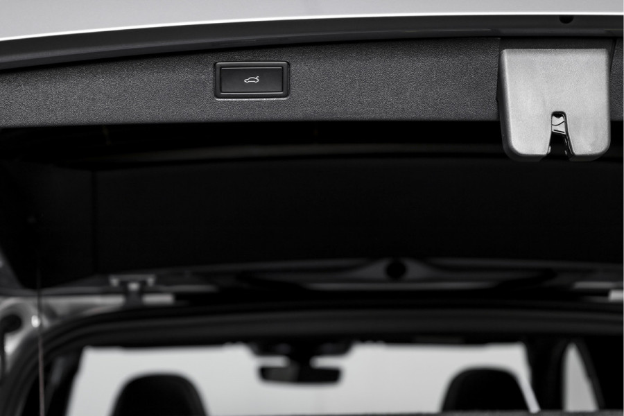 Volkswagen Tiguan 1.5 eHybrid 272 PK R-Line Edition | Black Style | Assistance Plus | Elek. Trekhaak | S/K-panodak | IQ Light | Adapt. Cruise | Stoel-+stuurverw. | NAV+App. Connect | 360 Camera | LM 20" | 9936