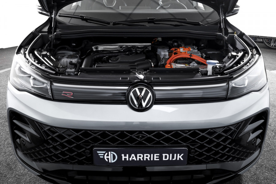 Volkswagen Tiguan 1.5 eHybrid 272 PK R-Line Edition | Black Style | Assistance Plus | Elek. Trekhaak | S/K-panodak | IQ Light | Adapt. Cruise | Stoel-+stuurverw. | NAV+App. Connect | 360 Camera | LM 20" | 9936