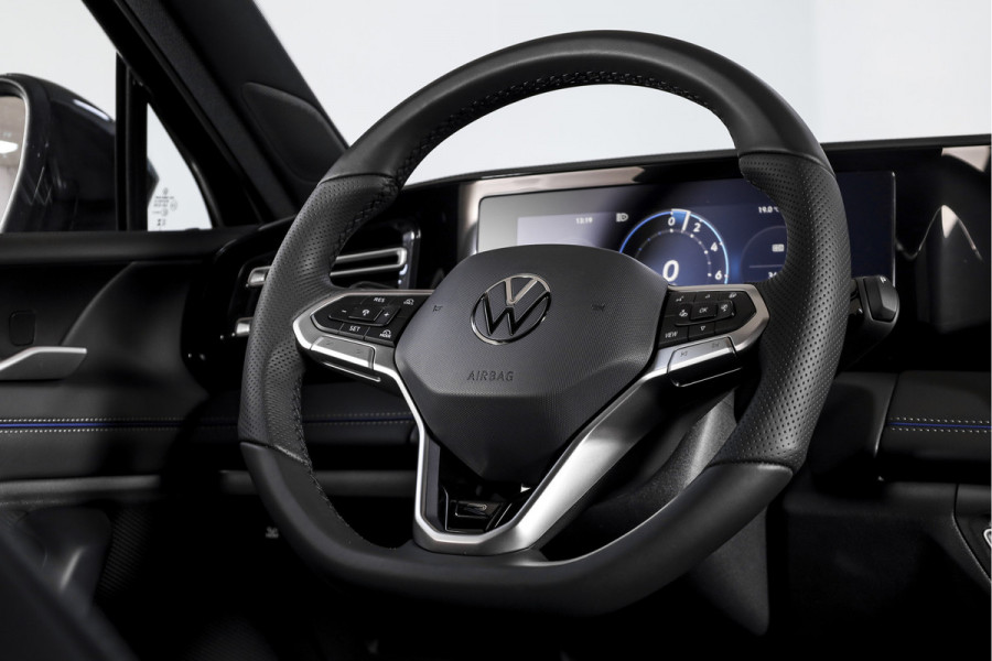 Volkswagen Tiguan 1.5 eHybrid 272 PK R-Line Edition | Black Style | Elek. Trekhaak | S/K-panodak | Adapt. Cruise | Stoel-+stuurverw. | App. Connect | Camera+PDC | LM 20" | 9685