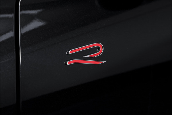 Volkswagen Tiguan 1.5 eHybrid 272 PK R-Line Edition | Black Style | Elek. Trekhaak | S/K-panodak | Adapt. Cruise | Stoel-+stuurverw. | App. Connect | Camera+PDC | LM 20" | 9685