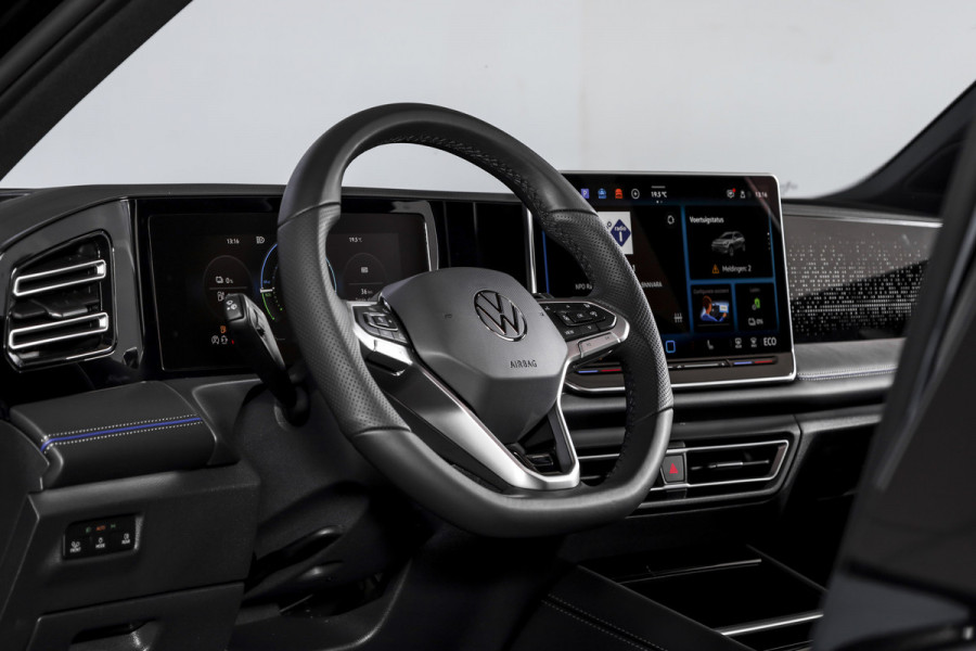 Volkswagen Tiguan 1.5 eHybrid 272 PK R-Line Edition | Black Style | Elek. Trekhaak | S/K-panodak | Adapt. Cruise | Stoel-+stuurverw. | App. Connect | Camera+PDC | LM 20" | 9685
