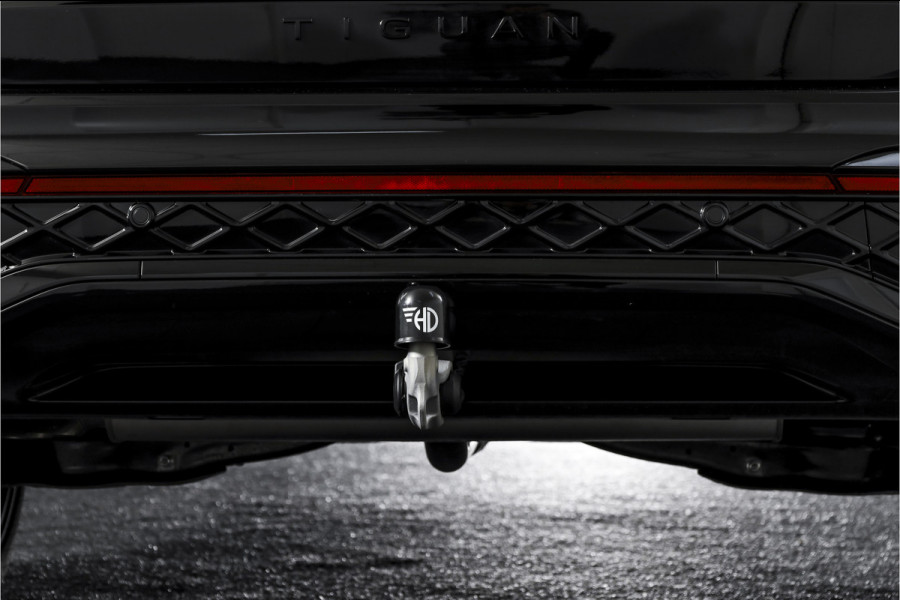 Volkswagen Tiguan 1.5 eHybrid 272 PK R-Line Edition | Black Style | Elek. Trekhaak | S/K-panodak | Adapt. Cruise | Stoel-+stuurverw. | App. Connect | Camera+PDC | LM 20" | 9685