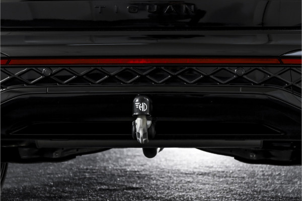 Volkswagen Tiguan 1.5 eHybrid 272 PK R-Line Edition | Black Style | Elek. Trekhaak | S/K-panodak | Adapt. Cruise | Stoel-+stuurverw. | App. Connect | Camera+PDC | LM 20" | 9685