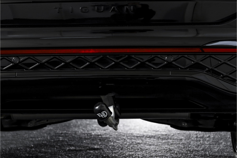 Volkswagen Tiguan 1.5 eHybrid 272 PK R-Line Edition | Black Style | Elek. Trekhaak | S/K-panodak | Adapt. Cruise | Stoel-+stuurverw. | App. Connect | Camera+PDC | LM 20" | 9685