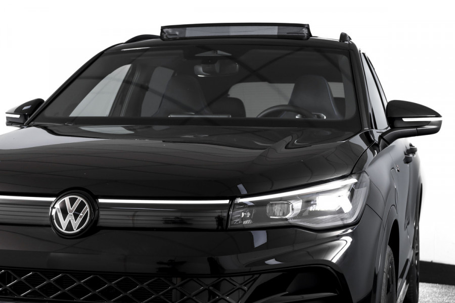 Volkswagen Tiguan 1.5 eHybrid 272 PK R-Line Edition | Black Style | Elek. Trekhaak | S/K-panodak | Adapt. Cruise | Stoel-+stuurverw. | App. Connect | Camera+PDC | LM 20" | 9685