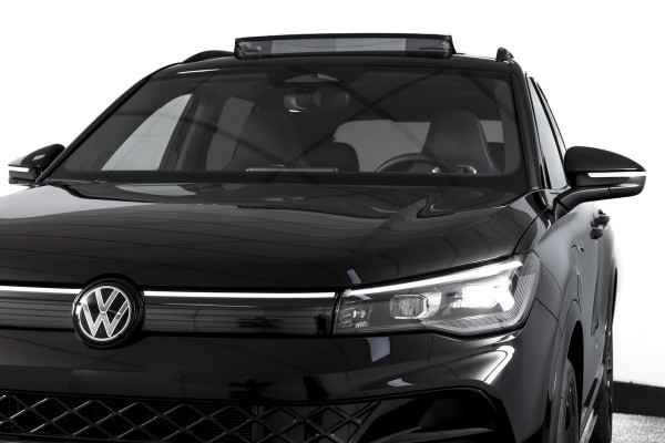 Volkswagen Tiguan 1.5 eHybrid 272 PK R-Line Edition | Black Style | Elek. Trekhaak | S/K-panodak | Adapt. Cruise | Stoel-+stuurverw. | App. Connect | Camera+PDC | LM 20" | 9685