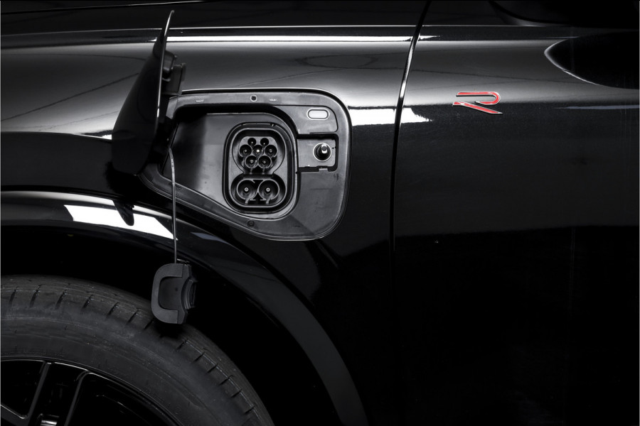 Volkswagen Tiguan 1.5 eHybrid 272 PK R-Line Edition | Black Style | Elek. Trekhaak | S/K-panodak | Adapt. Cruise | Stoel-+stuurverw. | App. Connect | Camera+PDC | LM 20" | 9685