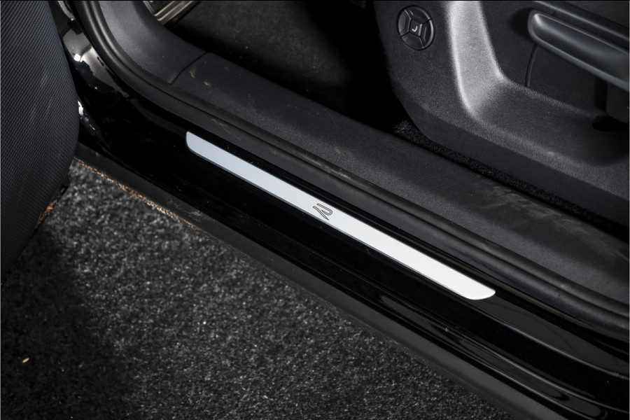 Volkswagen Tiguan 1.5 eHybrid 272 PK R-Line Edition | Black Style | Elek. Trekhaak | S/K-panodak | Adapt. Cruise | Stoel-+stuurverw. | App. Connect | Camera+PDC | LM 20" | 9685