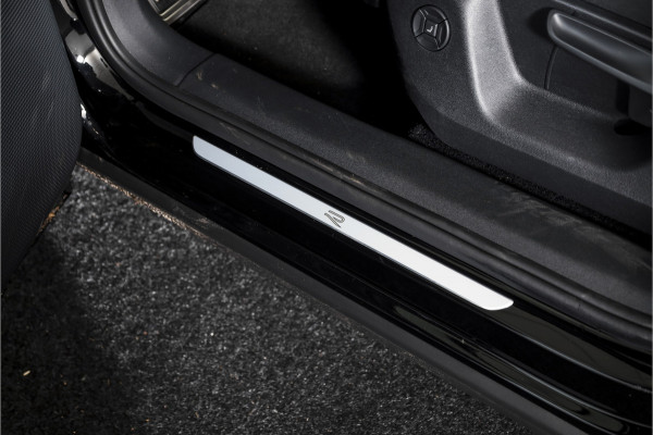 Volkswagen Tiguan 1.5 eHybrid 272 PK R-Line Edition | Black Style | Elek. Trekhaak | S/K-panodak | Adapt. Cruise | Stoel-+stuurverw. | App. Connect | Camera+PDC | LM 20" | 9685