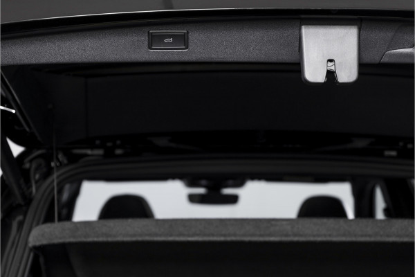 Volkswagen Tiguan 1.5 eHybrid 272 PK R-Line Edition | Black Style | Elek. Trekhaak | S/K-panodak | Adapt. Cruise | Stoel-+stuurverw. | App. Connect | Camera+PDC | LM 20" | 9685