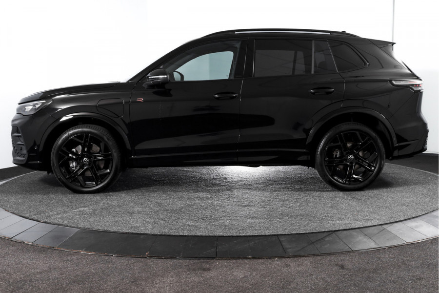 Volkswagen Tiguan 1.5 eHybrid 272 PK R-Line Edition | Black Style | Assistance Plus | Elek. Trekhaak | IQ Light | Adapt. Cruise | Stoel-+stuurverw. | NAV+App. Connect | 360 Camera | LM 20" | 8237
