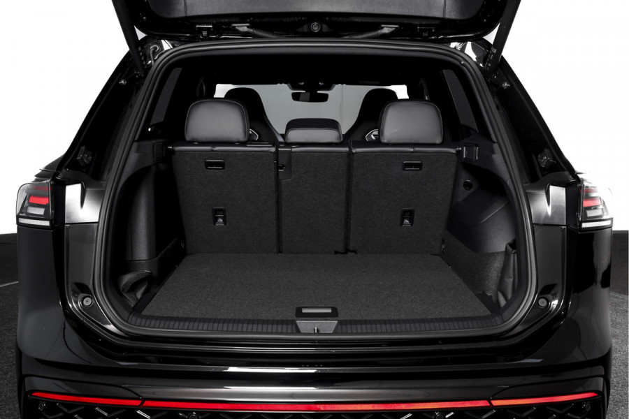 Volkswagen Tiguan 1.5 eHybrid 272 PK R-Line Edition | Black Style | Assistance Plus | Elek. Trekhaak | IQ Light | Adapt. Cruise | Stoel-+stuurverw. | NAV+App. Connect | 360 Camera | LM 20" | 8237