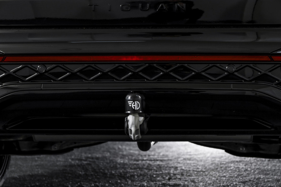 Volkswagen Tiguan 1.5 eHybrid 272 PK R-Line Edition | Black Style | Assistance Plus | Elek. Trekhaak | IQ Light | Adapt. Cruise | Stoel-+stuurverw. | NAV+App. Connect | 360 Camera | LM 20" | 8237