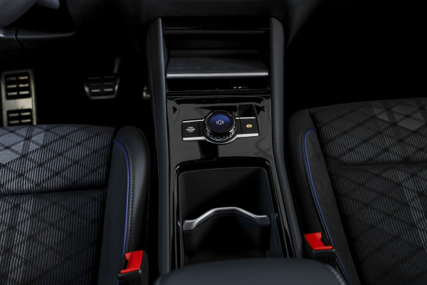 Volkswagen Tiguan 1.5 eHybrid 272 PK R-Line Edition | Black Style | Assistance Plus | Elek. Trekhaak | IQ Light | Adapt. Cruise | Stoel-+stuurverw. | NAV+App. Connect | 360 Camera | LM 20" | 8237