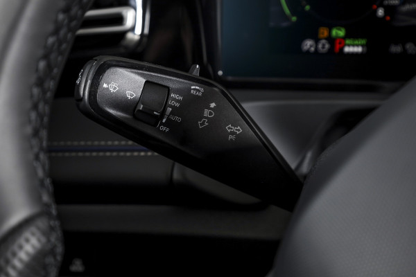 Volkswagen Tiguan 1.5 eHybrid 272 PK R-Line Edition | Black Style | Assistance Plus | Elek. Trekhaak | IQ Light | Adapt. Cruise | Stoel-+stuurverw. | NAV+App. Connect | 360 Camera | LM 20" | 8237