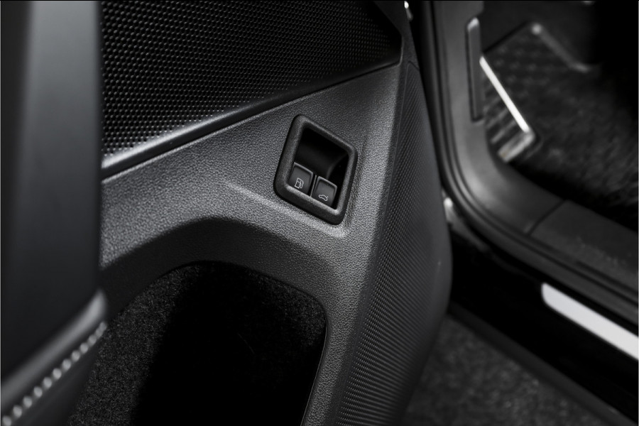 Volkswagen Tiguan 1.5 eHybrid 272 PK R-Line Edition | Black Style | Assistance Plus | Elek. Trekhaak | IQ Light | Adapt. Cruise | Stoel-+stuurverw. | NAV+App. Connect | 360 Camera | LM 20" | 8237