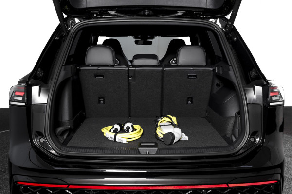 Volkswagen Tiguan 1.5 eHybrid 272 PK R-Line Edition | Black Style | Assistance Plus | Elek. Trekhaak | IQ Light | Adapt. Cruise | Stoel-+stuurverw. | NAV+App. Connect | 360 Camera | LM 20" | 8237