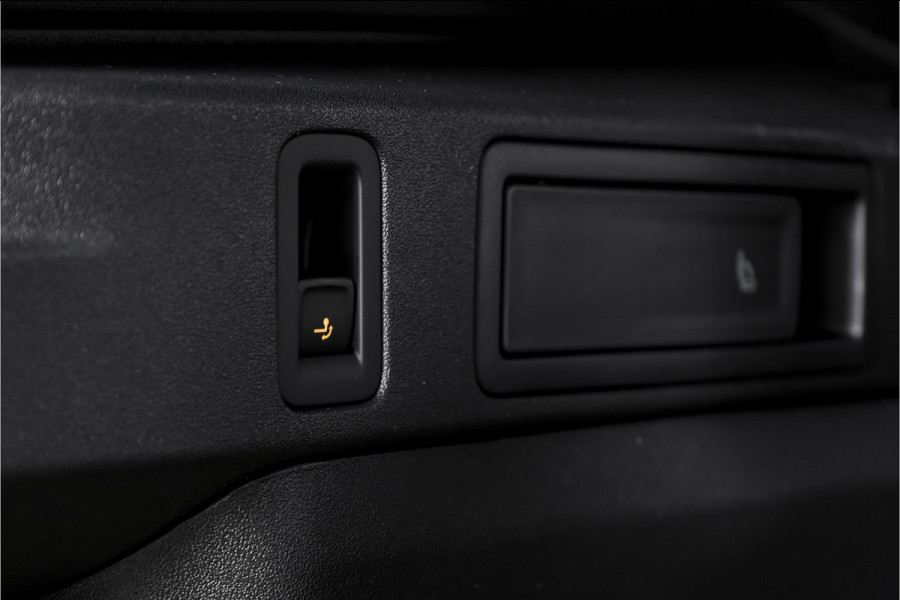 Volkswagen Tiguan 1.5 eHybrid 272 PK R-Line Edition | Black Style | Assistance Plus | Elek. Trekhaak | IQ Light | Adapt. Cruise | Stoel-+stuurverw. | NAV+App. Connect | 360 Camera | LM 20" | 8237