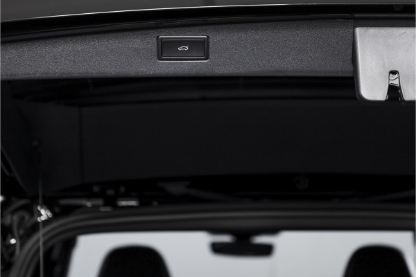 Volkswagen Tiguan 1.5 eHybrid 272 PK R-Line Edition | Black Style | Assistance Plus | Elek. Trekhaak | IQ Light | Adapt. Cruise | Stoel-+stuurverw. | NAV+App. Connect | 360 Camera | LM 20" | 8237