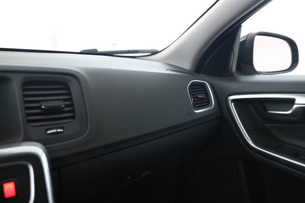 Volvo V60 1.5 T3 Polar+ Automaat, Winter pakket! Cruise