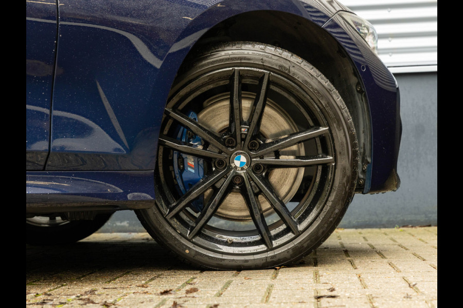 BMW 3-serie 330e - M-Sport - Glasdak - Driving + Parking Ass Plus - Memory BMW 3-serie 330e - M-Sport - Glasdak - Driving + Parking Ass Plus - Memory