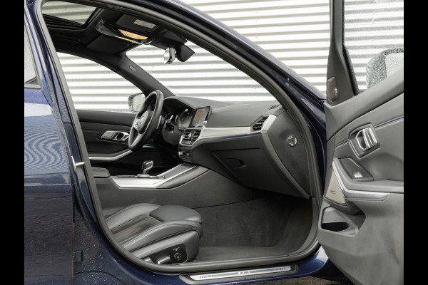 BMW 3-serie 330e - M-Sport - Glasdak - Driving + Parking Ass Plus - Memory BMW 3-serie 330e - M-Sport - Glasdak - Driving + Parking Ass Plus - Memory