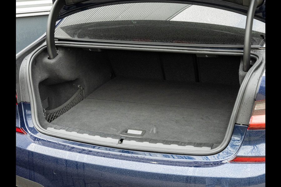 BMW 3-serie 330e - M-Sport - Glasdak - Driving + Parking Ass Plus - Memory BMW 3-serie 330e - M-Sport - Glasdak - Driving + Parking Ass Plus - Memory