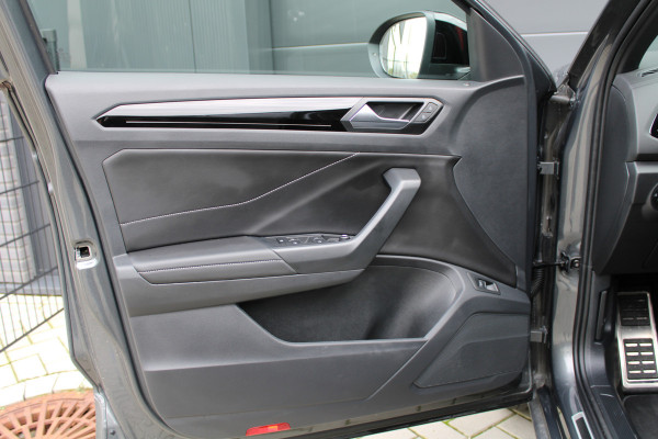 Volkswagen T-Roc 1.5 TSI R-Line | PANO | STOEL&STUUR VERW | IQ LIGHT | BLACK STYLE | ACC | ELEK ACHTERKLEP | Volkswagen T-Roc 1.5 TSI R-Line | PANO | STOEL&STUUR VERW | IQ LIGHT | BLACK STYLE | ACC | ELEK ACHTERKLEP |