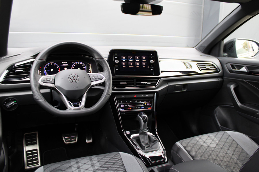 Volkswagen T-Roc 1.5 TSI R-Line | PANO | STOEL&STUUR VERW | IQ LIGHT | BLACK STYLE | ACC | ELEK ACHTERKLEP | Volkswagen T-Roc 1.5 TSI R-Line | PANO | STOEL&STUUR VERW | IQ LIGHT | BLACK STYLE | ACC | ELEK ACHTERKLEP |