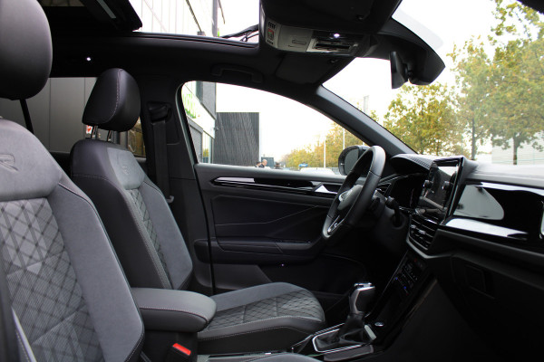 Volkswagen T-Roc 1.5 TSI R-Line | PANO | STOEL&STUUR VERW | IQ LIGHT | BLACK STYLE | ACC | ELEK ACHTERKLEP | Volkswagen T-Roc 1.5 TSI R-Line | PANO | STOEL&STUUR VERW | IQ LIGHT | BLACK STYLE | ACC | ELEK ACHTERKLEP |