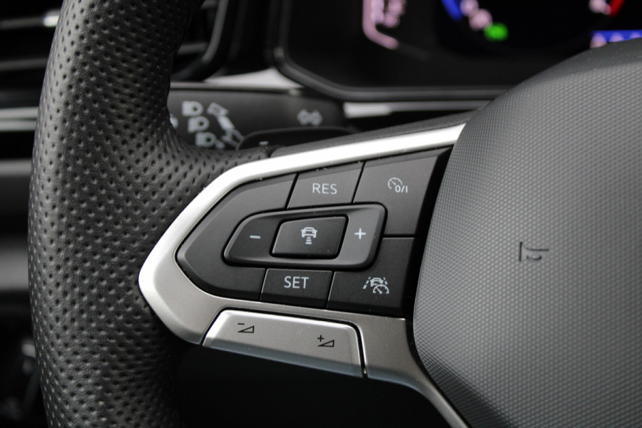 Volkswagen T-Roc 1.5 TSI R-Line | PANO | STOEL&STUUR VERW | IQ LIGHT | BLACK STYLE | ACC | ELEK ACHTERKLEP | Volkswagen T-Roc 1.5 TSI R-Line | PANO | STOEL&STUUR VERW | IQ LIGHT | BLACK STYLE | ACC | ELEK ACHTERKLEP |