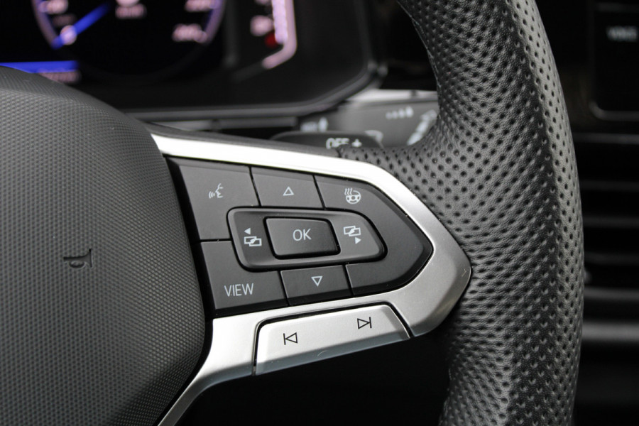 Volkswagen T-Roc 1.5 TSI R-Line | PANO | STOEL&STUUR VERW | IQ LIGHT | BLACK STYLE | ACC | ELEK ACHTERKLEP | Volkswagen T-Roc 1.5 TSI R-Line | PANO | STOEL&STUUR VERW | IQ LIGHT | BLACK STYLE | ACC | ELEK ACHTERKLEP |