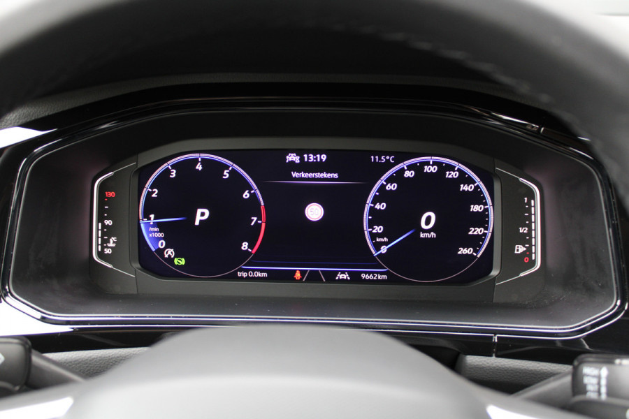 Volkswagen T-Roc 1.5 TSI R-Line | PANO | STOEL&STUUR VERW | IQ LIGHT | BLACK STYLE | ACC | ELEK ACHTERKLEP | Volkswagen T-Roc 1.5 TSI R-Line | PANO | STOEL&STUUR VERW | IQ LIGHT | BLACK STYLE | ACC | ELEK ACHTERKLEP |