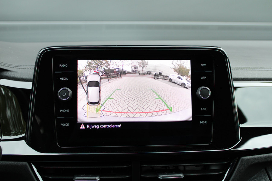 Volkswagen T-Roc 1.5 TSI R-Line | PANO | STOEL&STUUR VERW | IQ LIGHT | BLACK STYLE | ACC | ELEK ACHTERKLEP | Volkswagen T-Roc 1.5 TSI R-Line | PANO | STOEL&STUUR VERW | IQ LIGHT | BLACK STYLE | ACC | ELEK ACHTERKLEP |